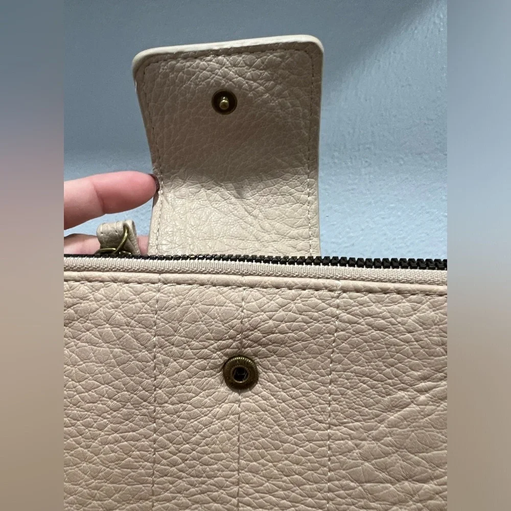 WHITE MOUNTAIN NWT Beige Snap Button Zipper Women's Vegan Leather Bi Fold Wallet